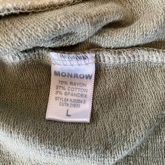 Monrow Women's Cropped Camo Jacket - Large - Picture 4 of 4